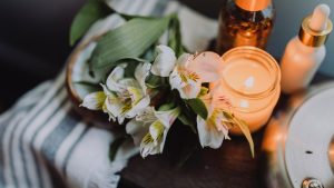 Fiori e candele per costruire la tua ritualità